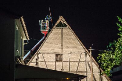 Leinfelden-Echterdingen: Scheune drohte vermutlich durch Sturm der letzten Tage komplett einzustuerzen - THW sicherte Gebaeude